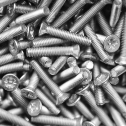  What are the advantages of counting and packaging screws with a granulator?